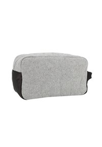 Borsetta da viaggio in feltro grigio testurizzato con fondo sintetico nero, forma rettangolare e design trapuntato con dettagli cuciti.