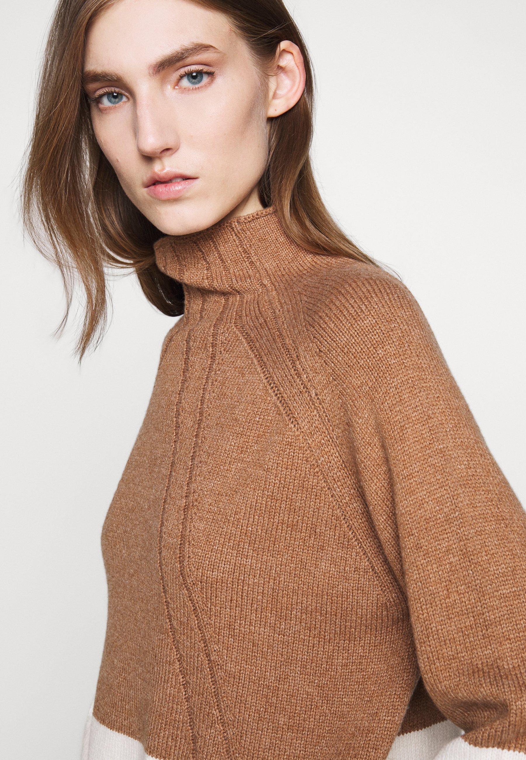 By Malene Birger BEGONIA Strikkegenser tanninbrun Shoppa By Malene Birger BEGONIA Tannin | Gensere