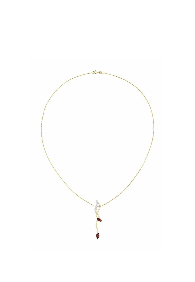 Collar de oro con una cadena delgada, que presenta un diseño de colgante retorcido con dos acentos de piedras preciosas rojas y un pequeño detalle plateado.