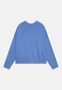 Kék pamut pulóver laza szabással, kerek nyakkal és hosszú ujjal. Részei a bordázott alj és mandzsetta, sima textúrával.