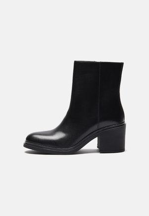 Stivaletti - black