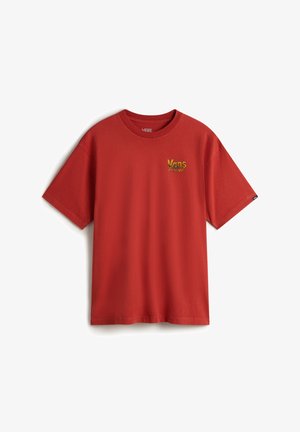 Rød bomulds t-shirt med korte ærmer, rund halsudskæring og broderet Vans-logo i gul på venstre brystområde.