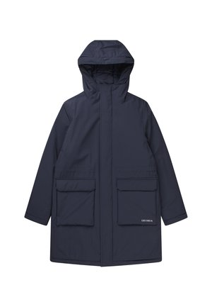 Navy-blauer Kapuzenmantel mit geradem Schnitt, zwei aufgesetzten Taschen vorne und einem dezenten Logo auf der unteren linken Seite. Glatte Stofftextur.