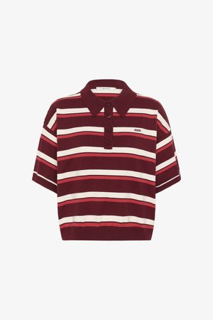 Polo-skjorte med stripete mønster i burgunder og hvitt, med krage, korte ermer og knappeåpning, med en liten logo på brystet.