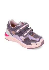 Scarpa sportiva viola e rosa con dettagli in rete e metallici, dotata di tre cinturini in Velcro e una suola testurizzata per la presa.