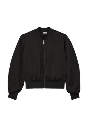 Veste bomber noire avec fermeture éclair à l'avant, col, poignets et ourlet côtelés, et deux poches avant passepoilées sur fond blanc.