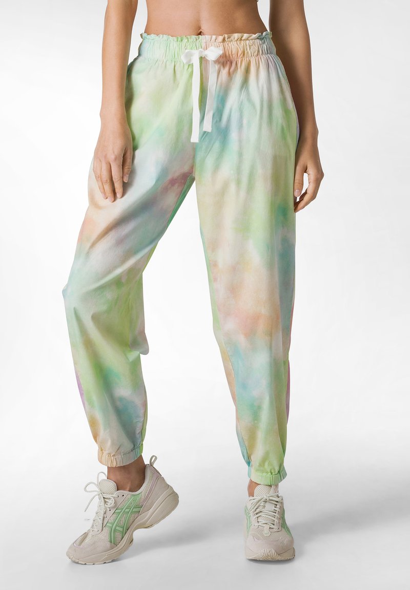 Kevyt juoksuhousut pastellivärisessä tie-dye-kuviossa, jossa on säädettävä elastinen vyötärö ja elastiset hihnat nilkoissa.