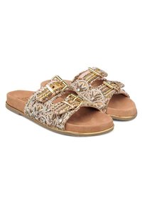 Sandali a ciabatta con tomaia in tessuto beige, decorati con accenti dorati e complesse perline. Soletta in morbido camoscio con suola piatta.
