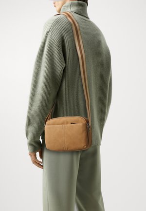 UNISEX - Olkalaukku - brown