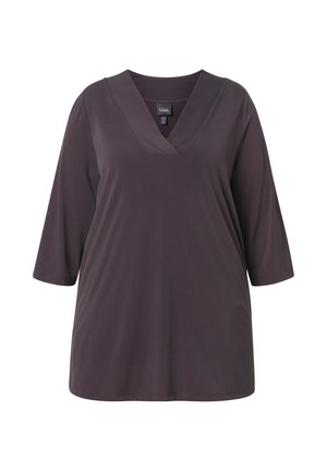 Top a V, morbido e largo, con maniche a tre quarti, realizzato in un tessuto grigio scuro. Presenta una texture liscia e un design semplice.