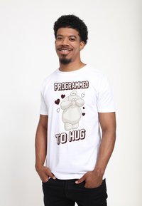 Henry Tiger BIG HERO 6 MOVIE PROGRAMMED TO HUG - T-shirt z nadrukiem