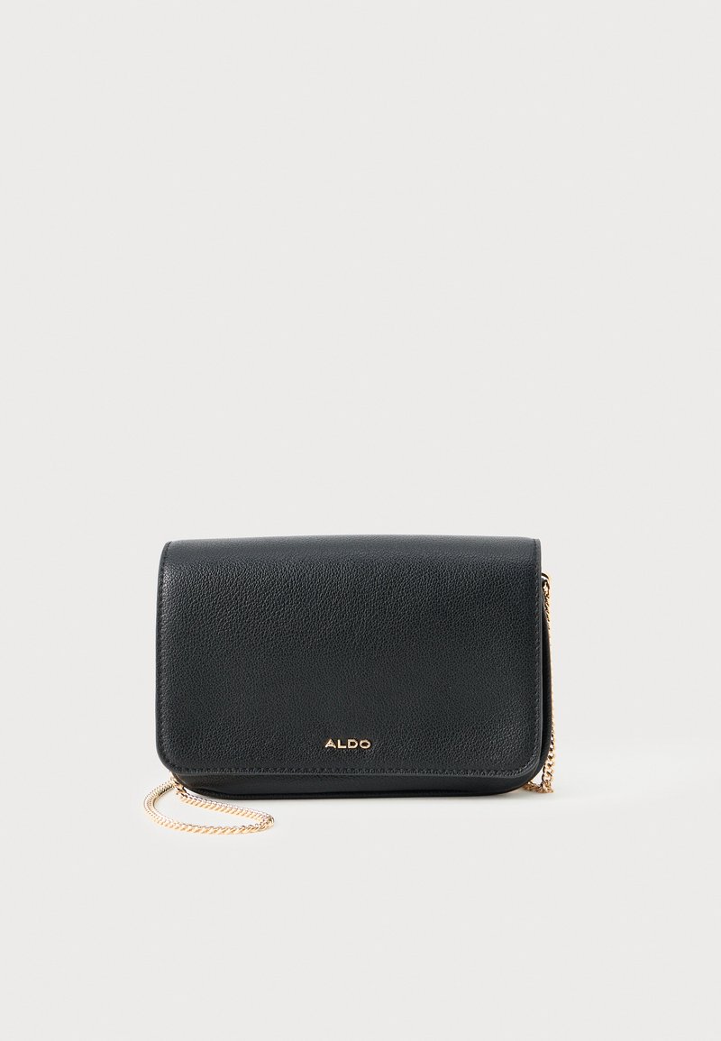 Svart texturerad läder crossbody-väska med guldkedjesnöre och liten gul ALDO-logga på framfliken.