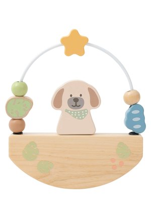 Holzspielzeug mit einer Hundefigur mit einem grünen Halstuch, bunten Perlen und einem Stern auf einem Bogen auf einer hellen Holzbasis.