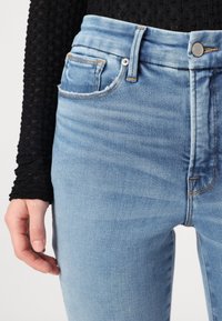 Good American BABY STEP HEM - Jeans Skinny Fit - indigo