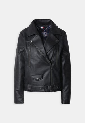 Jachetă de motociclist din piele neagră, cu fermoar frontal, două buzunare la piept, detalii cu capse și căptușeală în carouri.