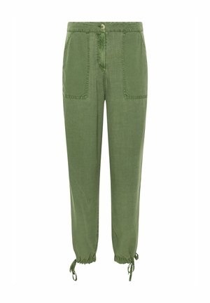 Pantaloni a sigaretta verde oliva con ampie tasche applicate frontali, chiusura con bottoni e coulisse regolabili ai polsini elasticizzati alla caviglia.