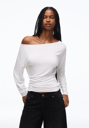 Bershka, ASYMMETRIC NECKLINE LONG SLEEVE - T-SHIRT - T-shirt à manches longues - white