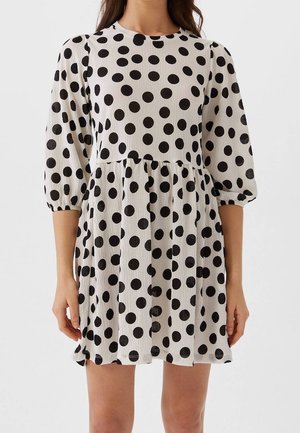 Stradivarius, Freizeitkleid - white