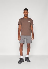 The North Face M SS SIMPLE DOME TEE - Sportfelső - smokey brown