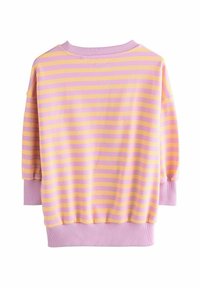 Lätt texturerad långärmad topp i rosa och gula ränder, med ribbad rund halsringning, lös passform samt elastiska muddar och fåll.