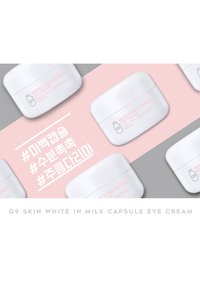 Contenitori di crema bianca con bordi arrotondati, etichettati "G9 Skin White in Milk Capsule Eye Cream", disposti su uno sfondo rosa chiaro.