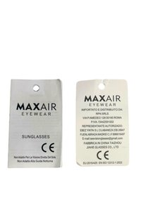 Etichette per occhiali da sole MAXAIR, una bianca con testo nero, l'altra crema con testo nero, dotate di foro per attacco e marchio CE.