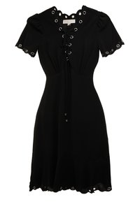 Černé šaty s krátkým rukávem, tvarovaným živůtkem, cik-cak výstřihem, šněrováním vpředu s kovovými očky a rozšířeným lemem.