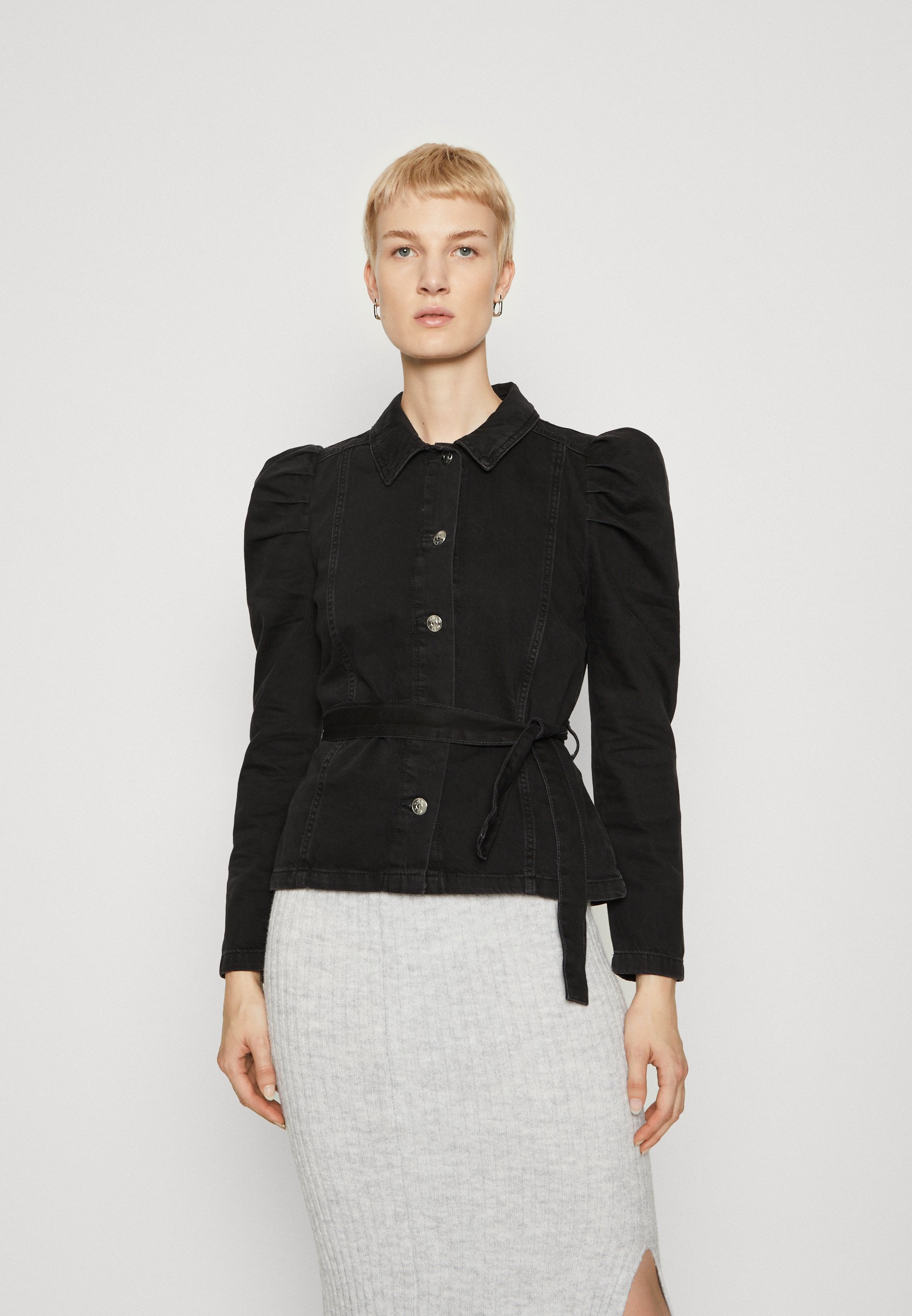 ONLY Damen Jeansjacke 'ONLJules Life' – Slim Fit, Mit Bindegürtel, Medium Blue Denim