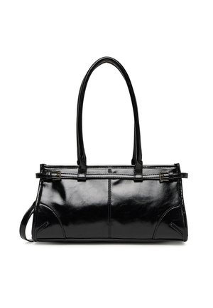 Schwarze rechteckige Lederhandtasche mit zwei langen Griffen und dekorativen seitlichen Schnallen auf weißem Hintergrund.