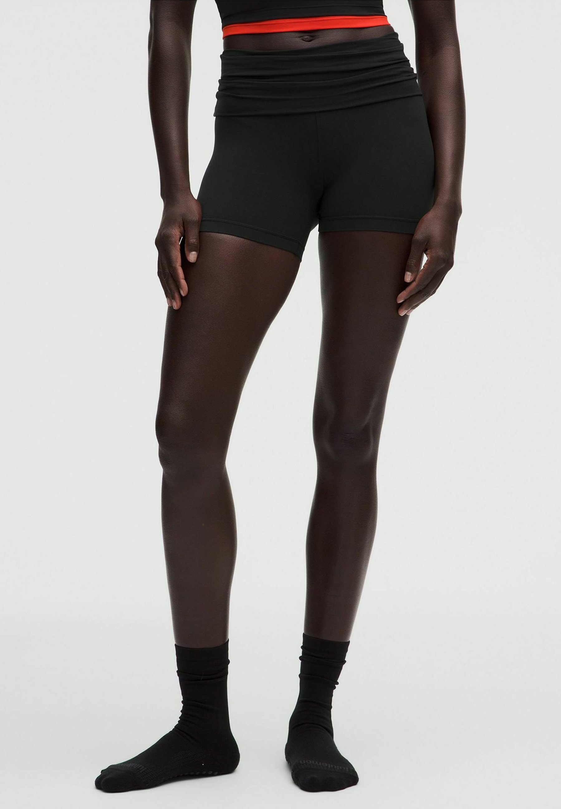 lululemon GROOVE FOLDOVER MID-RISE 10CM - Korte broeken - black