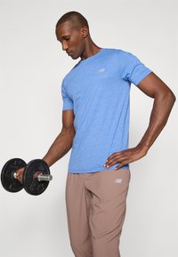 New Balance ESSENTIALS - Športne majice - blue gemstone