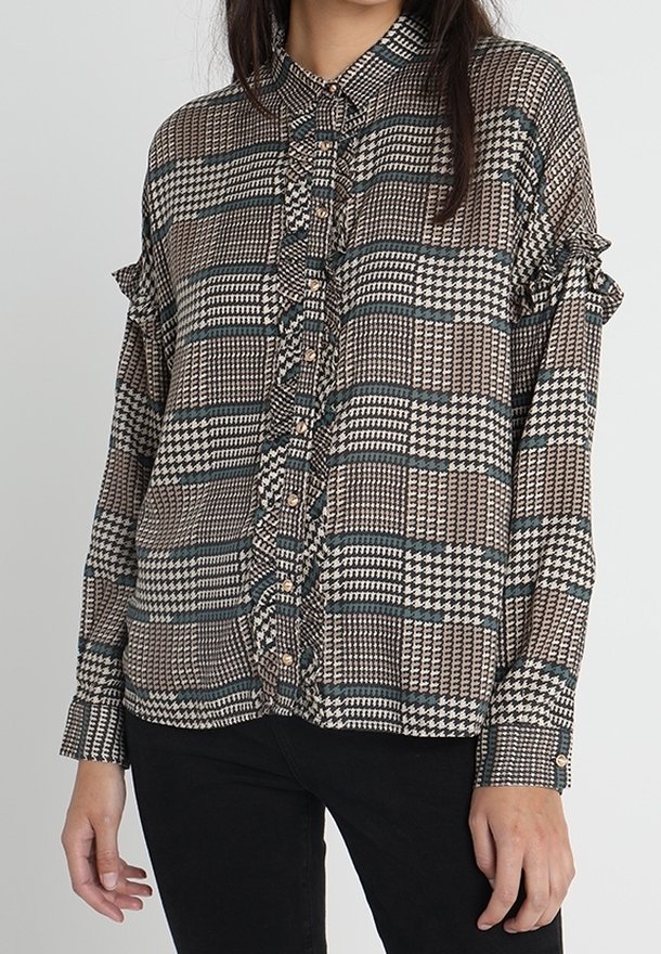 Camicia a maniche lunghe con bottoni, a quadri nei toni del marrone, crema e blu. Presenta polsini arricciati e una fila di bottoni sul davanti.