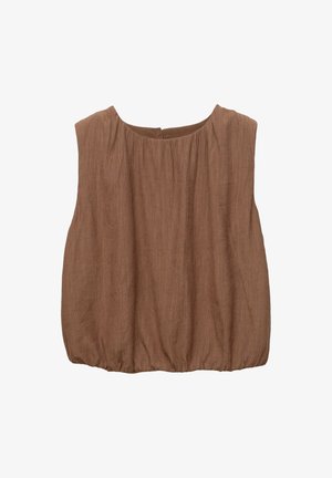 Bruine mouwloze top met een ronde halslijn, geplooide structuur en elastische zoom, gemaakt van lichte, gekreukte stof.