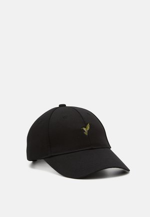 Sort baseball cap lavet af stof med en struktureret krone, der har en broderet kolibri i gul og grøn på fronten.