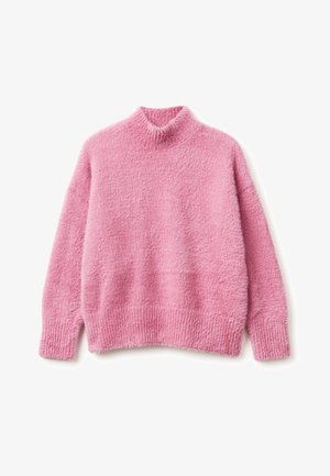 Pull en laine rose flou à manches longues avec col montant et poignets et ourlet côtelés, présenté sur un fond blanc.