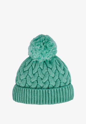 Caciula tricotată în teal deschis, cu un model texturat împletit și un pom-pom pufos în vârf, având un tiv ribbord.