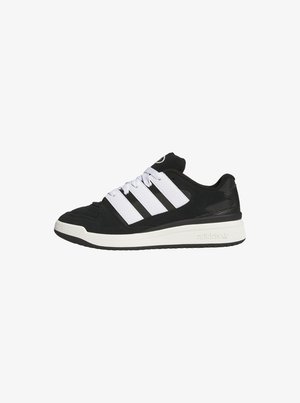 Czarne sportowe sneakersy z białymi siateczkowymi wstawkami i trzema charakterystycznymi paskami. Posiadają teksturowaną gumową podeszwę i wyściełany kołnierz.