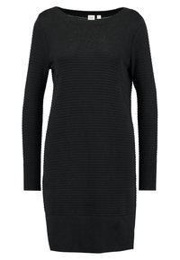Svart stickad klänning med ribbad textur, långa ärmar, båtutskärning och rak skärning, designad för en avslappnad passform.