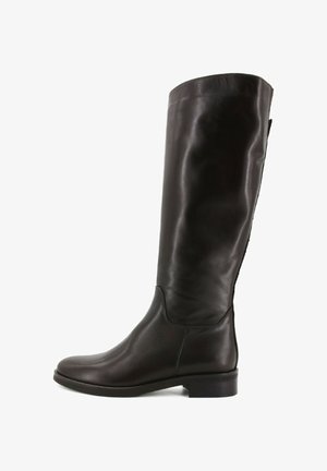 Botte en cuir marron, hauteur genou, avec une texture lisse, un bout rond et un petit talon carré. Présente un design ajusté sans quincaillerie visible.