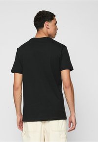 Mister Tee VINTAGE BALLIN - Potiskana majica - black