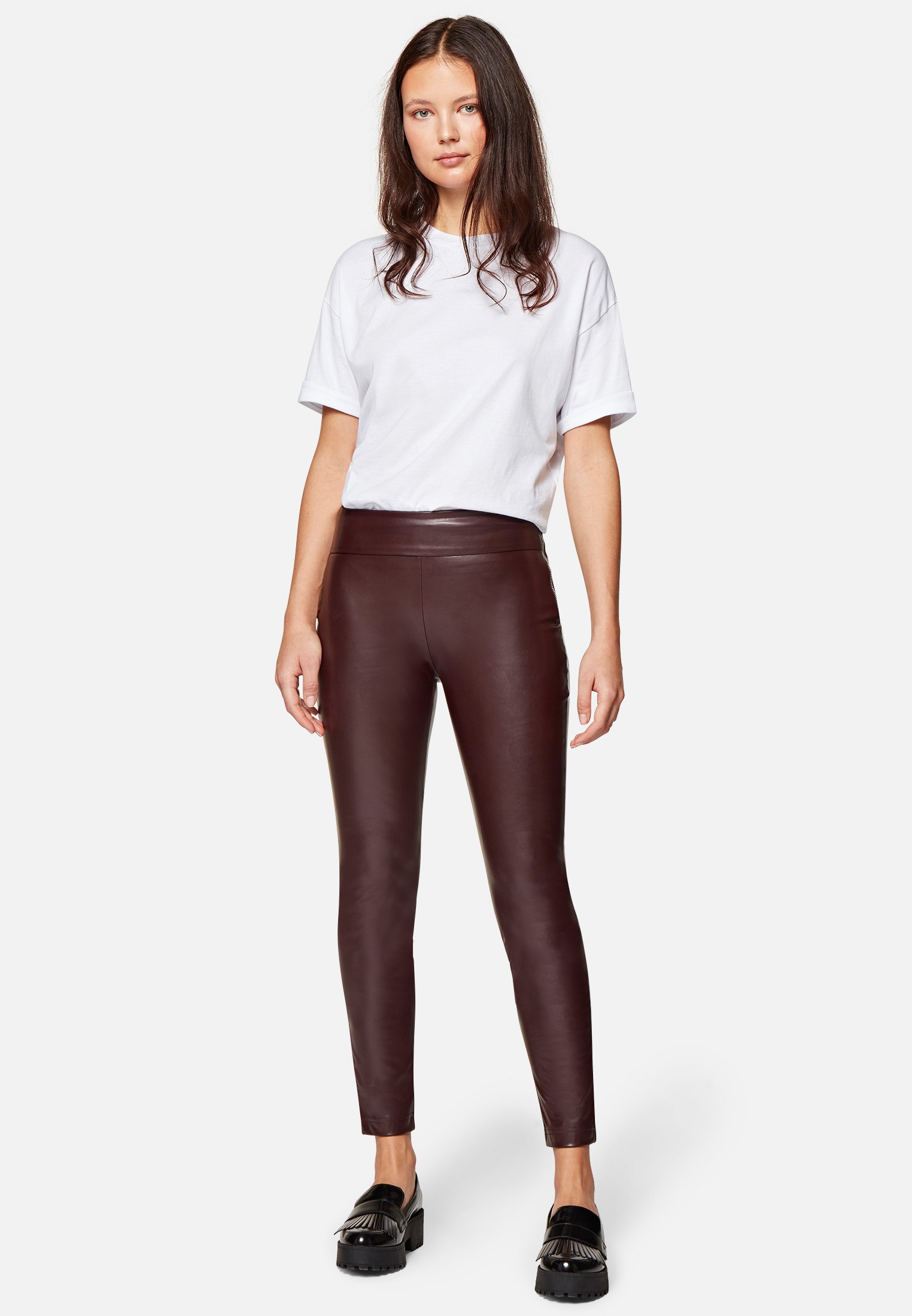 Mavi Leather trousers - wine tasting 