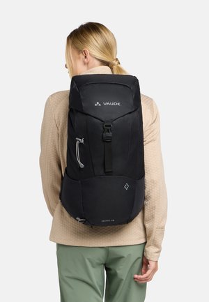 Sac à dos Vaude Skomer 18 noir avec une finition texturée, des sangles réglables, une boucle avant et des boucles externes ; conçu pour une utilisation en plein air.