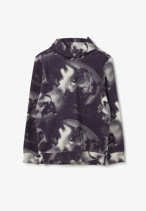 Felpa con cappuccio di colore viola scuro con un motivo astratto in bianco e nero a contrasto. Realizzata in tessuto morbido, presenta maniche lunghe e una vestibilità comoda.