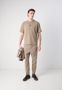 Thumbnail Image 6
