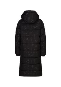 Zwarte pufferjas met capuchon, voorzien van een repetitief logo-patroon. Zachte, gebatteerde textuur, knielang ontwerp met geribbelde manchetten.