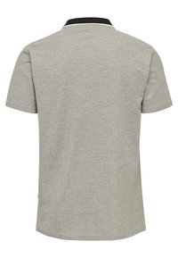 Szary polo z krótkim rękawem z czarnym kołnierzykiem. Wykonane z mieszanki bawełny, z lekko teksturowanym wykończeniem i swobodnym fasonem.