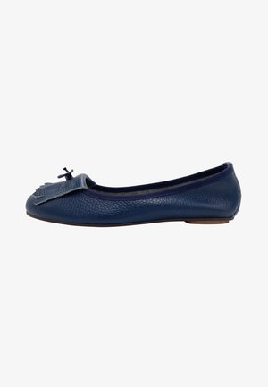 Navyblaue Leder-Ballettschuhe mit strukturierter Oberfläche, runder Zehenpartie und dekorativem Fransen-Detail an der Vorderseite. Weiche Textilauskleidung und flache Sohle.