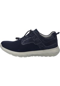 Scarpe sportive blu navy con tomaia testurizzata, dettagli in suede e lacci elastici. Presentano una suola grigio chiaro con un motivo di battistrada visibile.