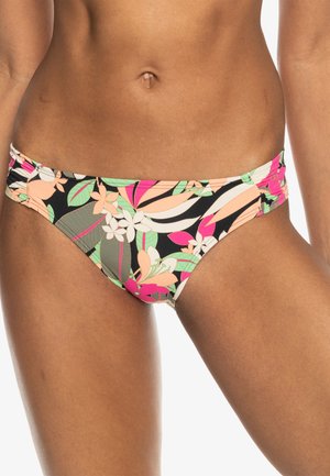 Blommig bikiniunderdel gjord avstretchig tyg. Har en svart bakgrund med rosa, gröna och persikofärgade blommönster. Sidosamlingar ger extra detalj.