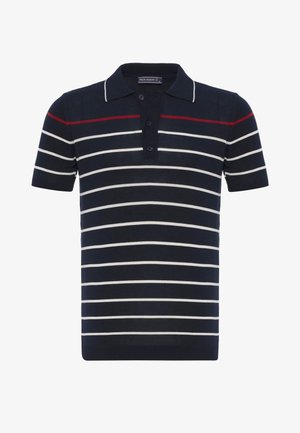 Polo bleu marine à manches courtes avec des rayures blanches horizontales, une rayure rouge près des épaules, et une patte à trois boutons.